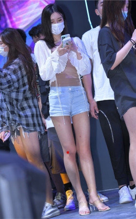 两个漂亮的小姐姐(30P)