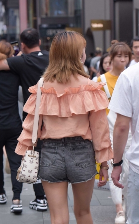 热裤美女 [13P]