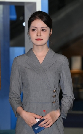 连体制服美女(82P)