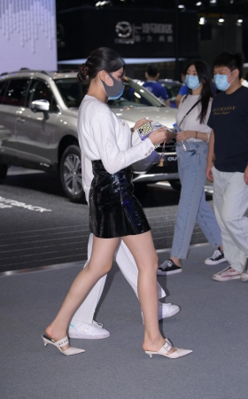 黑色小短裙