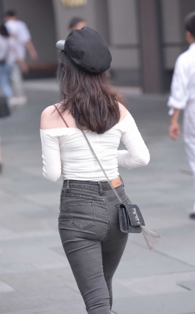 戴帽子美女 [13P]