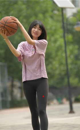 黑色瑜伽篮球课女孩【套图+视频】