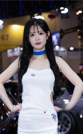 吊带长裙美女(66P)