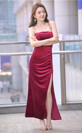 艳丽的红色长裙美女【套图+视频】