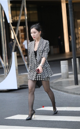黑丝轻熟美女(101P)