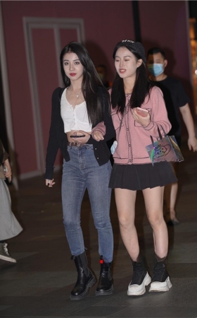牛仔美女(37P)