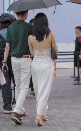 委婉的白裙 [11P]