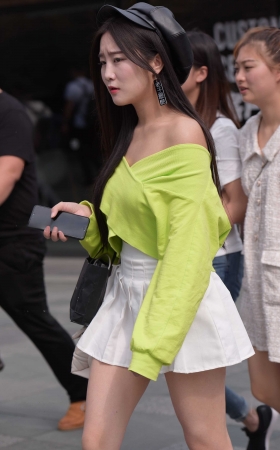 百褶裙美女 [12P]