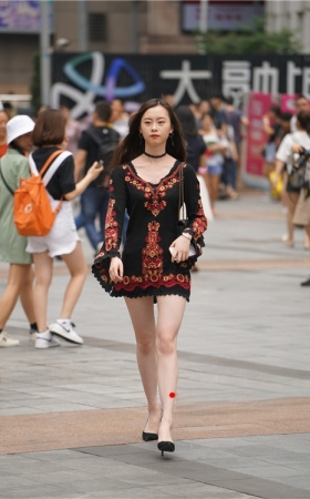 黑色连体裙妹子(14P)