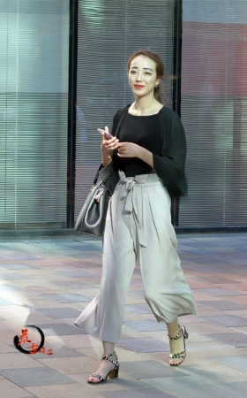 8-3 肥裤靓女 [10P]